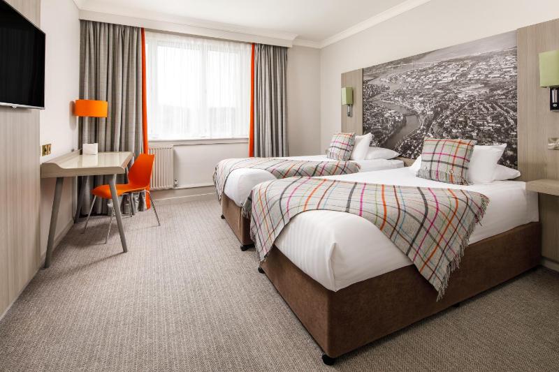 Classic Twin Room image 1