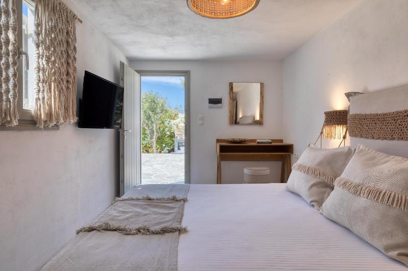 Amalgam Homes Paros Beachfront Villa - image 40