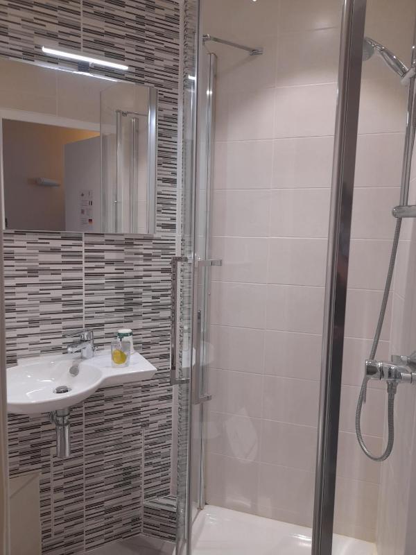 Single Room image 4