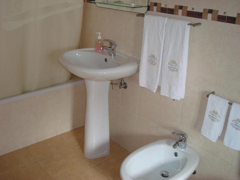 Standard Double Room image 3