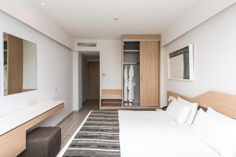Double or Twin Room with Sea View image 1