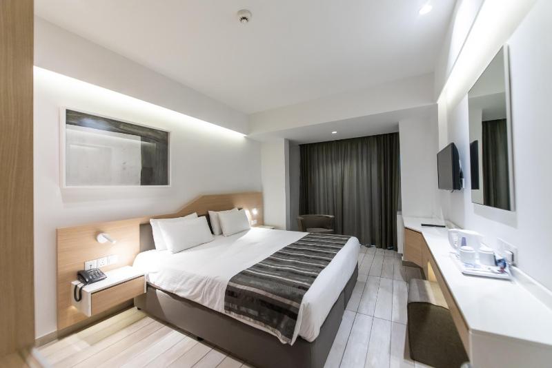 Double or Twin Room with Side Sea View image 1