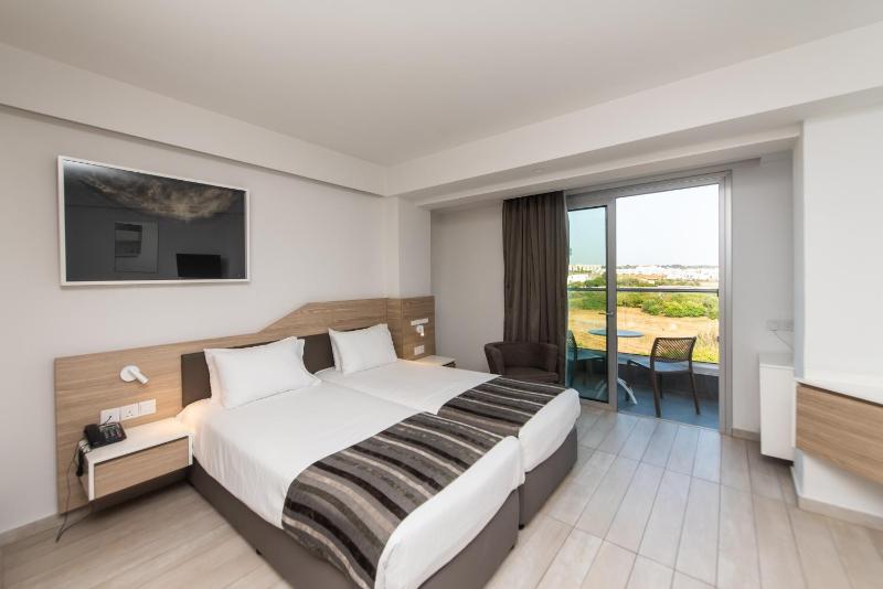 Superior Room with Inland View image 4