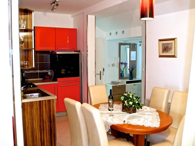 Two-Bedroom Apartment (6 Adults) image 2