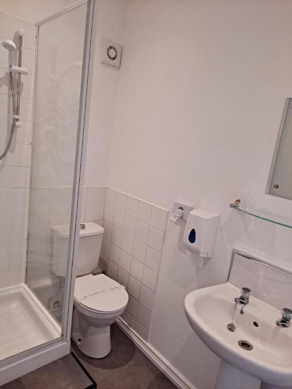 Single Room with Private Bathroom image 4
