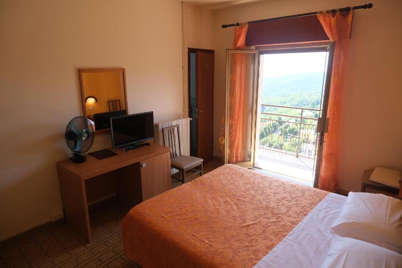 Double or Twin Room with Balcony image 3