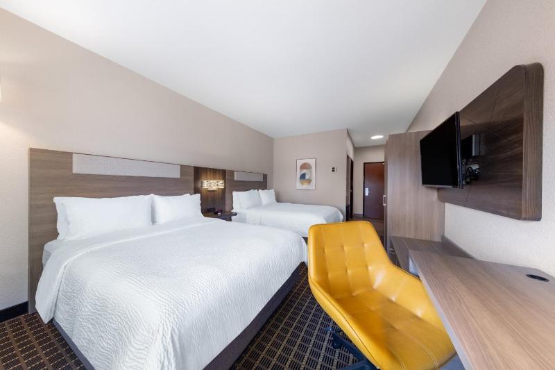 Standard Room with Two Queen Beds image 2