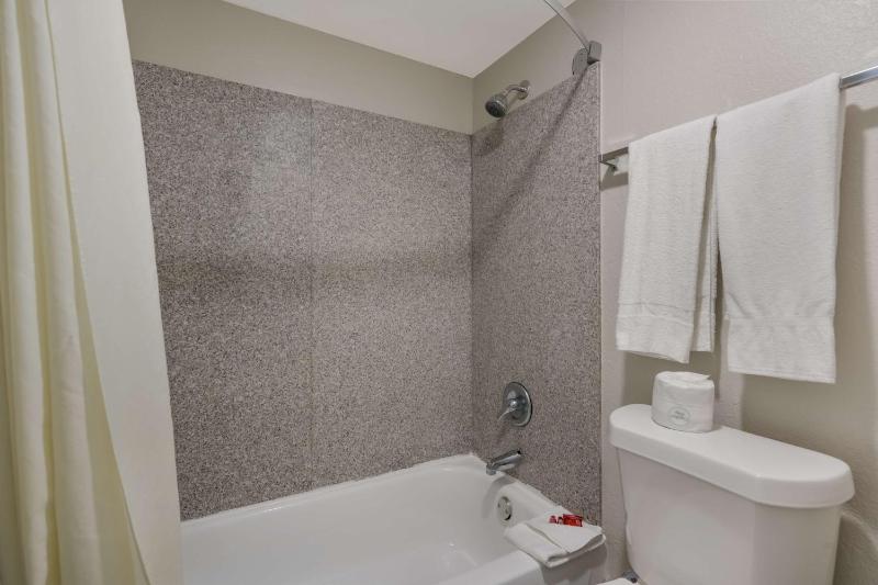 King Room - Non-Smoking image 3