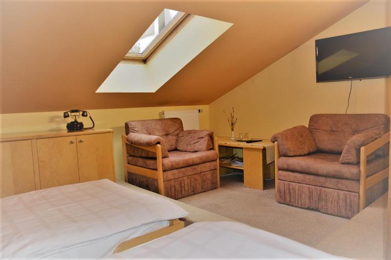 Twin Room image 1