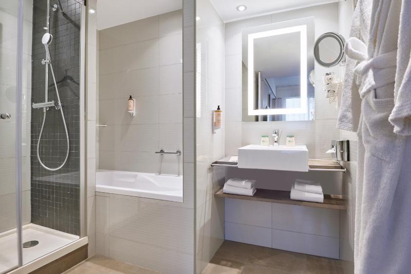 Junior Suite with One Double Bed image 2