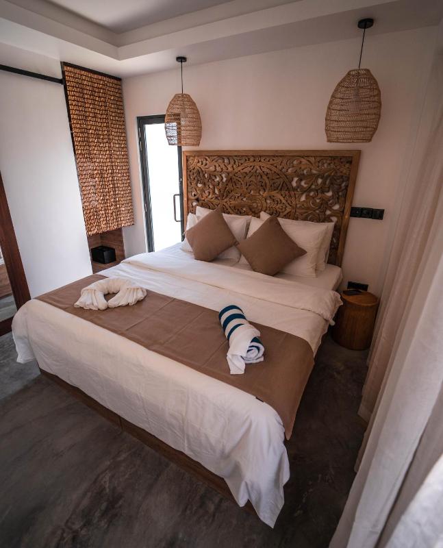 Deluxe Double Room (2 Adults + 1 Child) image 1