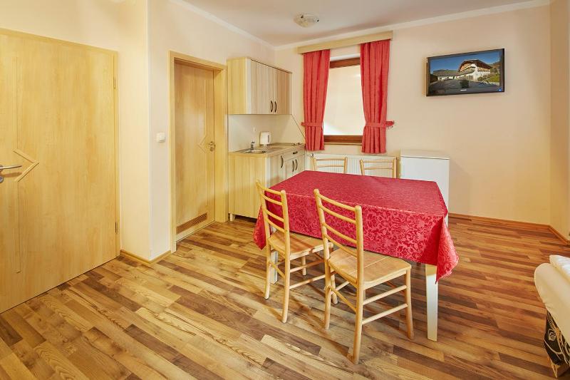 One-Bedroom Apartment image 4