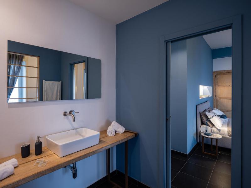King Room with Mountain View image 2
