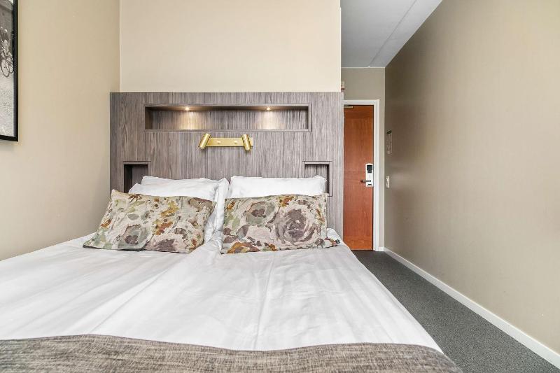 Queen Room (140 cm bed) image 3