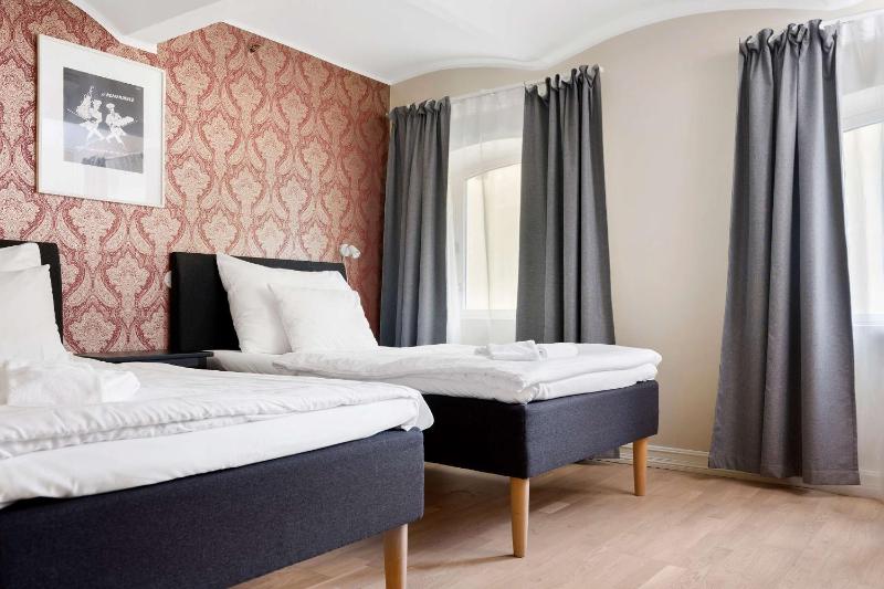 Standard Twin Room image 1