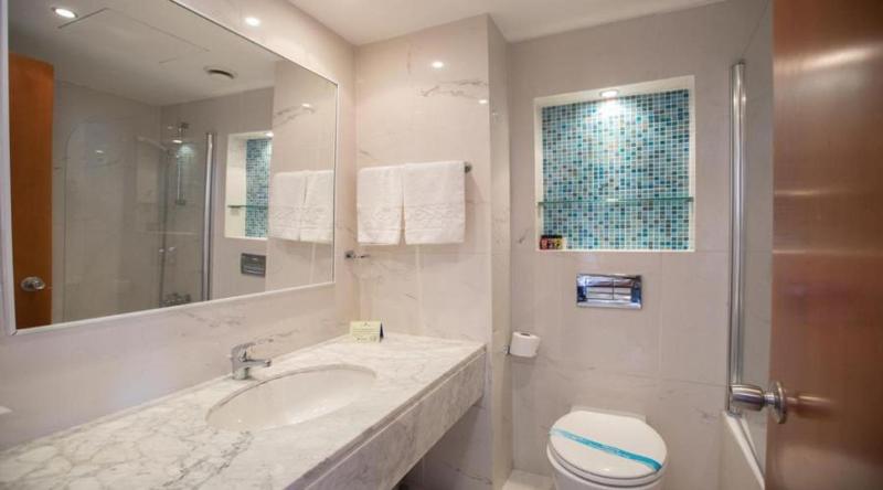 Double or Twin Room with Inland View image 3