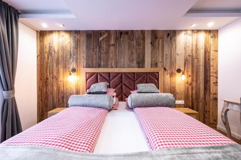 Standard Double Room image 2