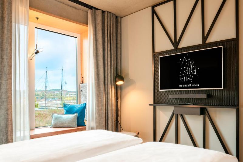 King Room with Harbour View image 2