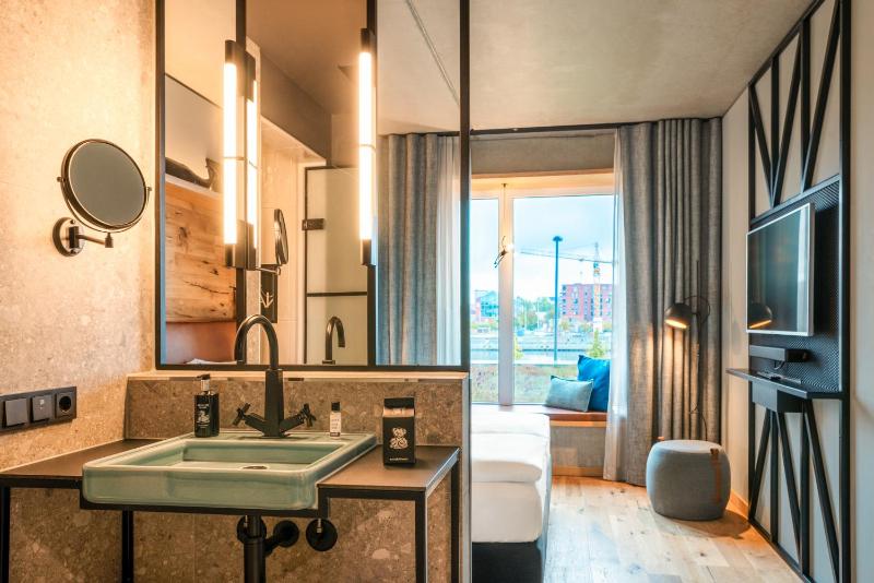 King Room with Harbour View image 3