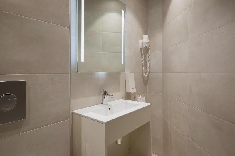 Standard Double Room image 2