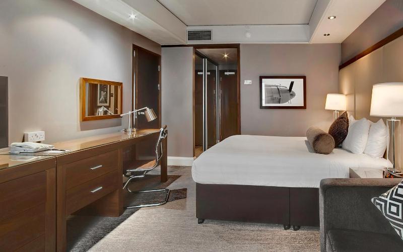 Standard Room, 1 King Bed image 3