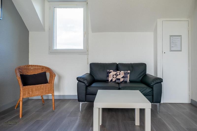 Apartment 2 people, shower, balcony image 4