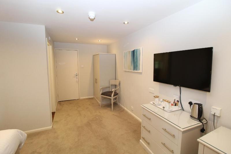 Superior Double or Twin Room image 4
