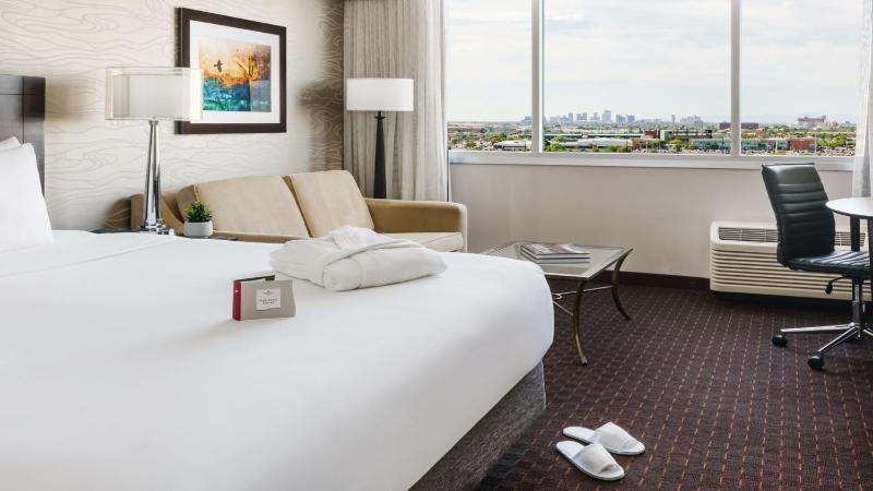 Executive King Suite image 3