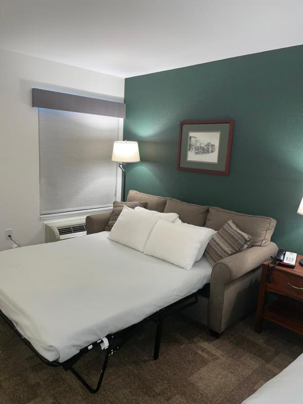 King Room image 3