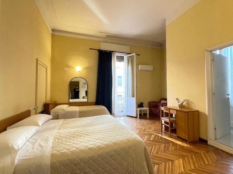 Double Room with Private Bathroom and Balcony image 1