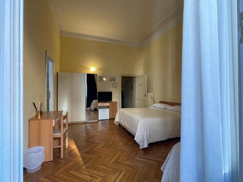 Double Room with Private Bathroom and Balcony image 4