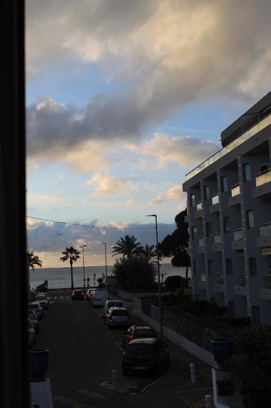 Double Room with Partial Sea View image 4