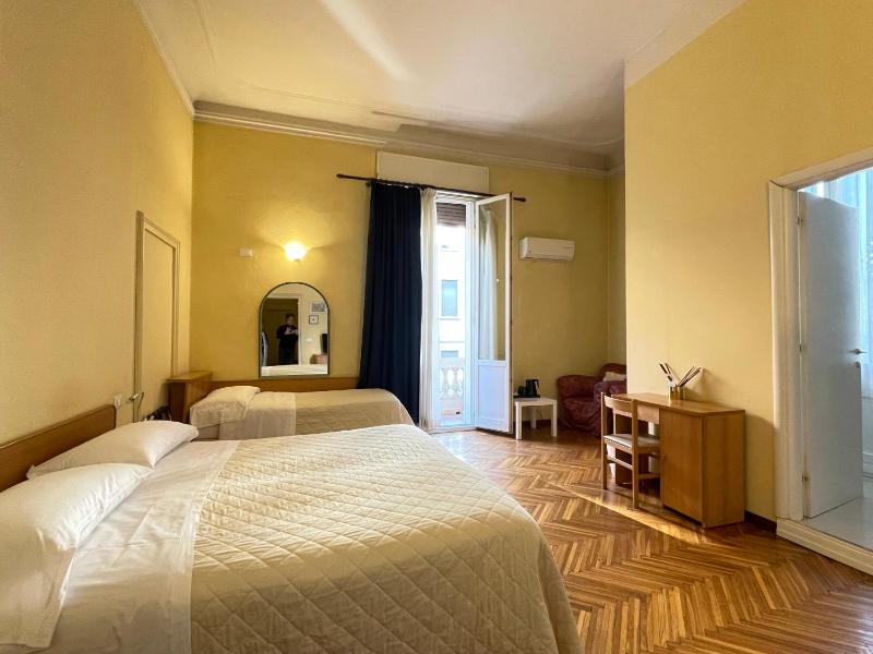 Double Room with Private Bathroom and Balcony image 3