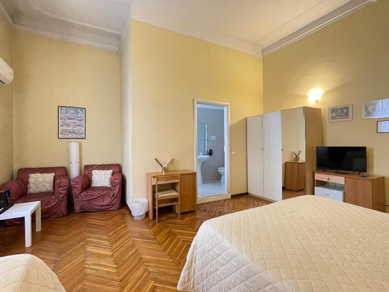 Double Room with Private Bathroom and Balcony image 2