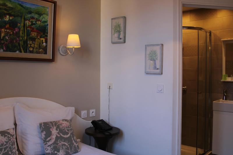 Basic Double Room with Garden View image 1