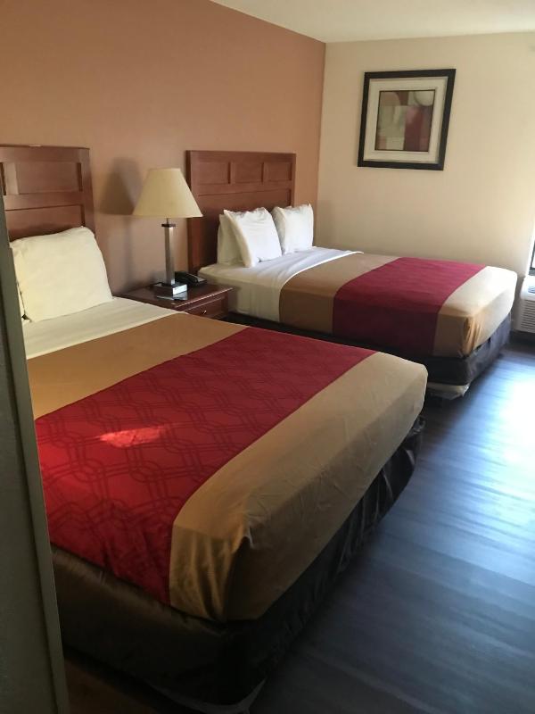 Queen Room with Two Queen Beds - Non-Smoking image 1