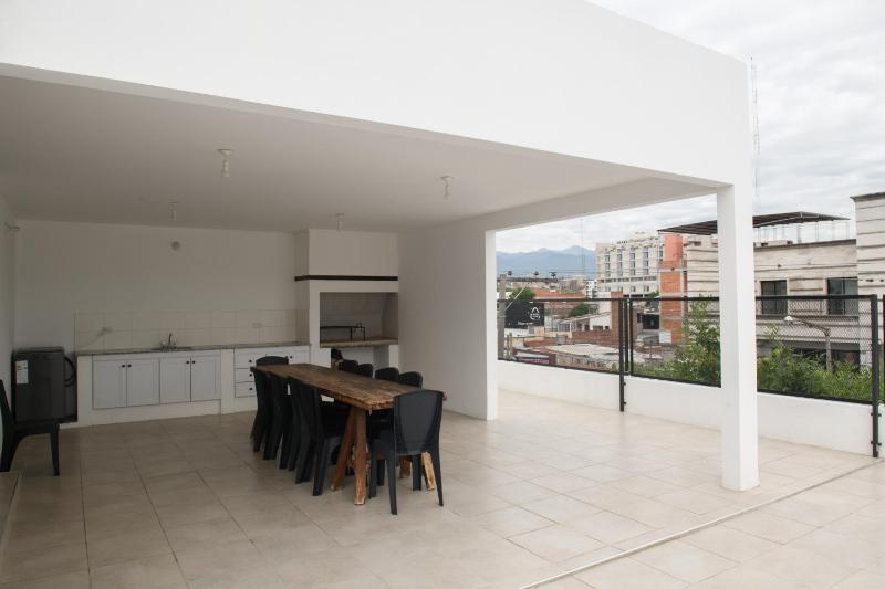 Departamento con terraza y quincho con asador - image 8