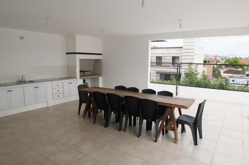 Departamento con terraza y quincho con asador - image 3
