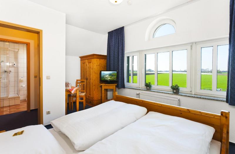 Double Room image 2