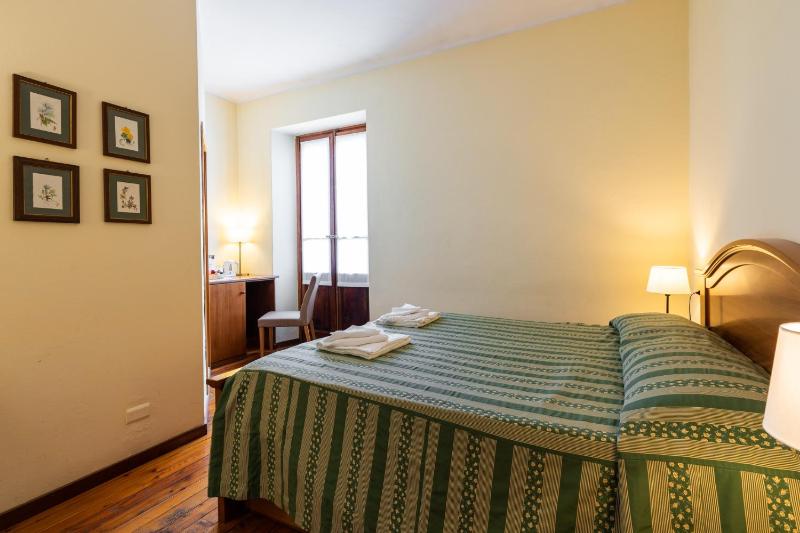 King Room with Mountain View image 4