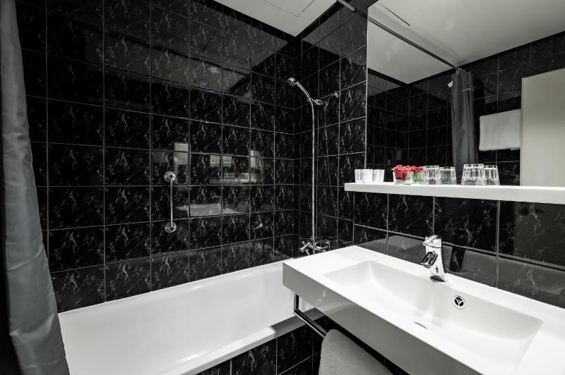 Standard Double or Twin Room with Extra Bed image 2