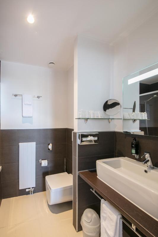 Junior Suite with Balcony image 3