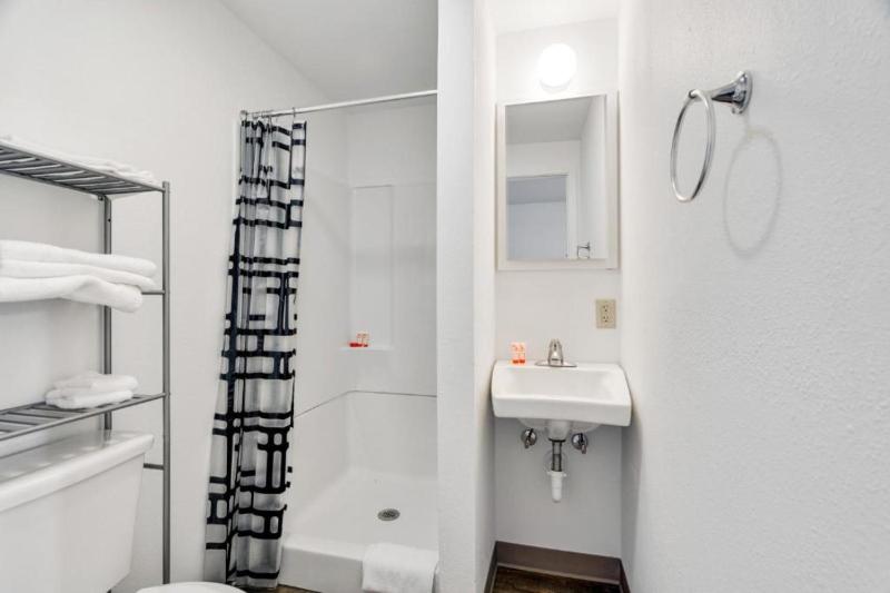 Premium Full Bed with Kitchenette image 2