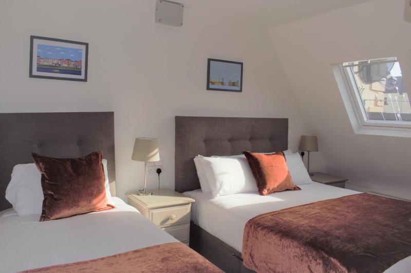 Tom Dick and Harriet's Accommodation - image 10