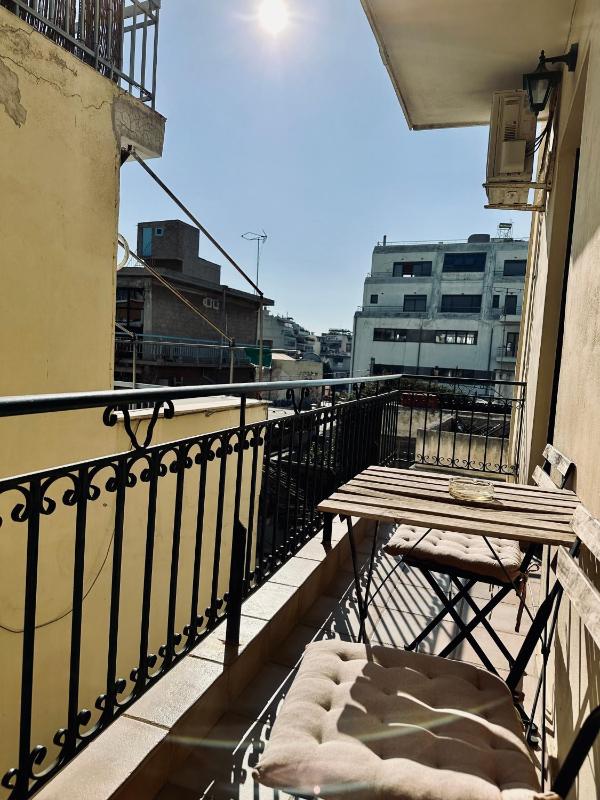 Studio Apartment image 2