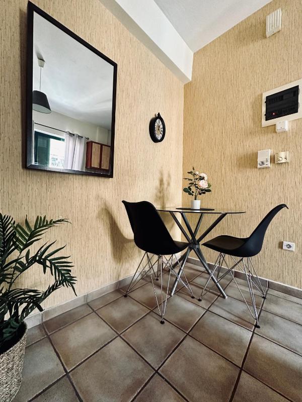 Studio Apartment image 3