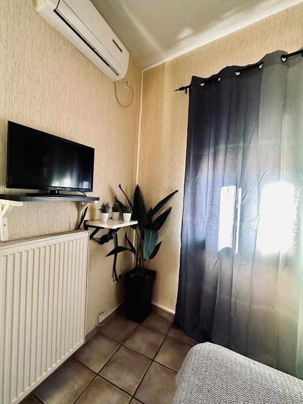 Studio Apartment image 2