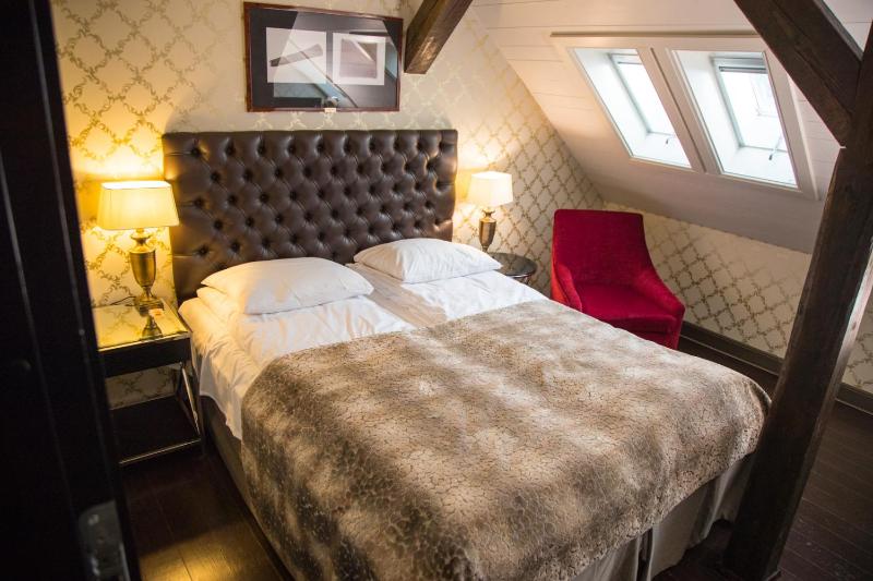 Petit standard room image 1