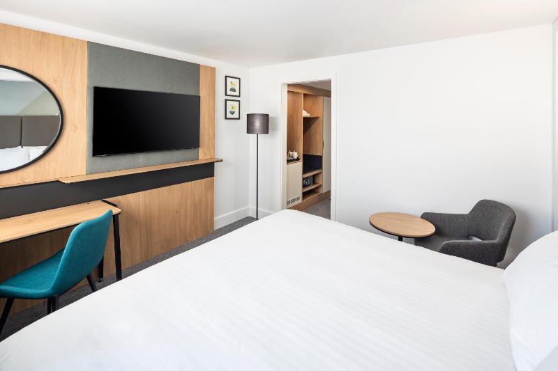 Standard Super King Room image 3