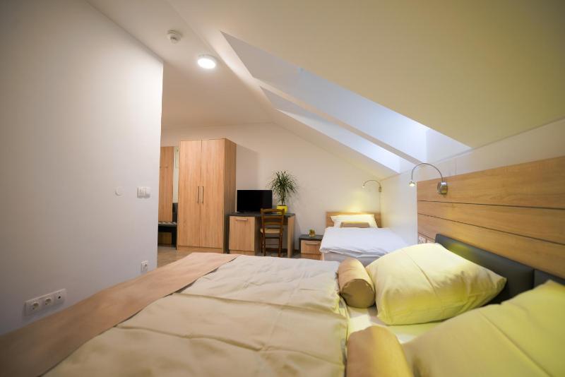 Classic Triple Room image 3